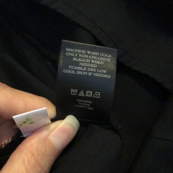 Black sleeveless shirt with zipper in back - Picture 4 of 5